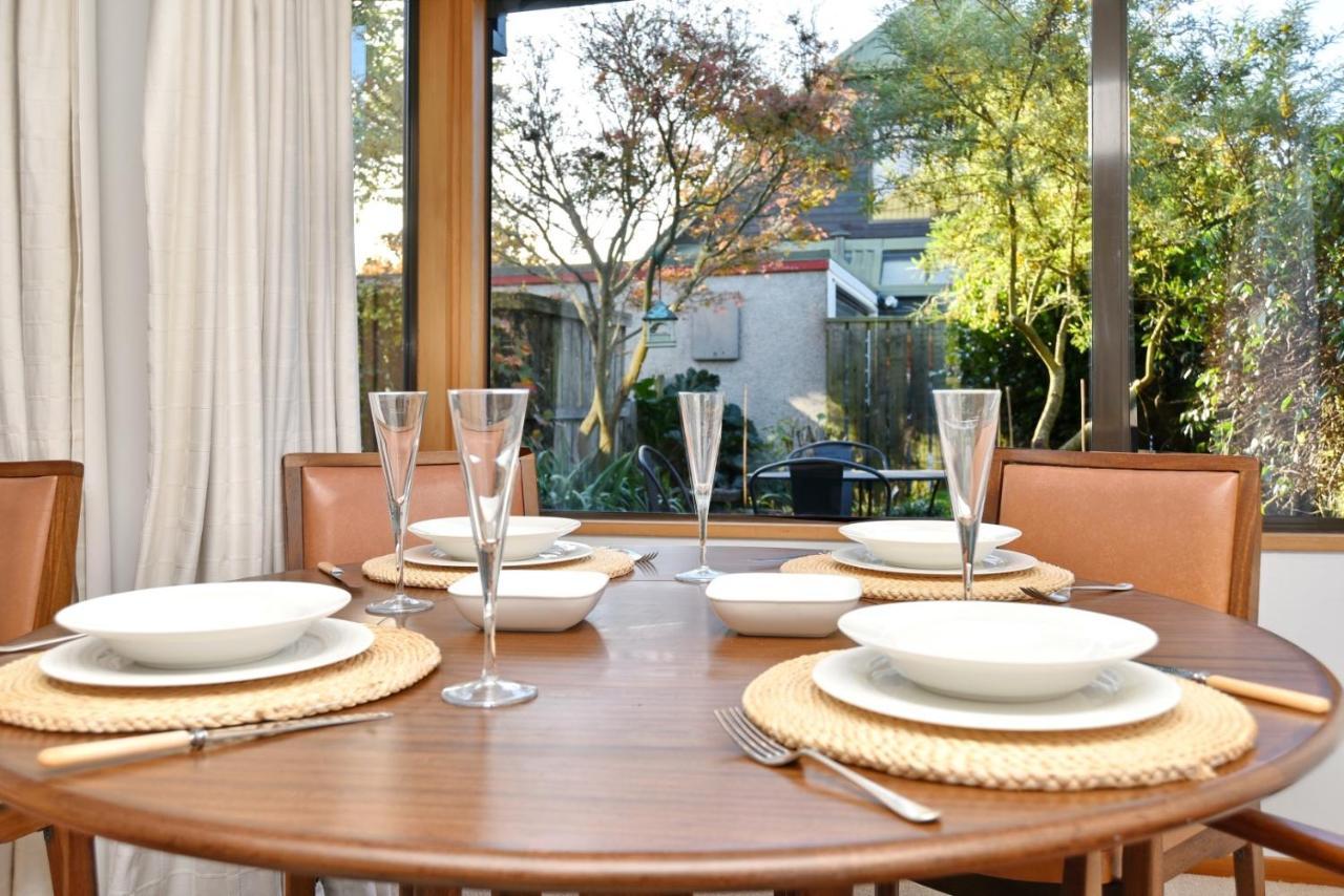 Bristol St - Christchurch Holiday Homes ภายนอก รูปภาพ