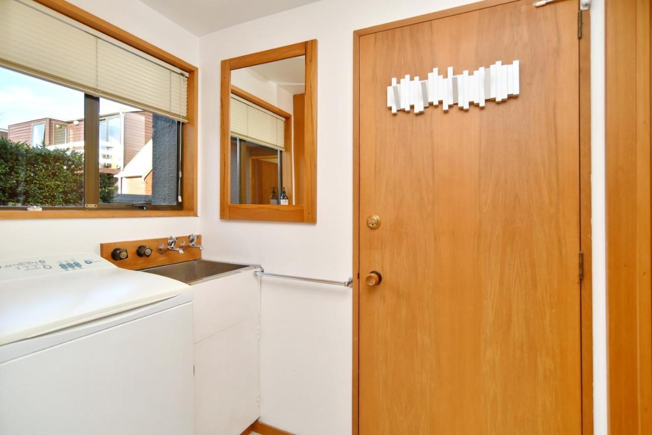 Bristol St - Christchurch Holiday Homes ภายนอก รูปภาพ