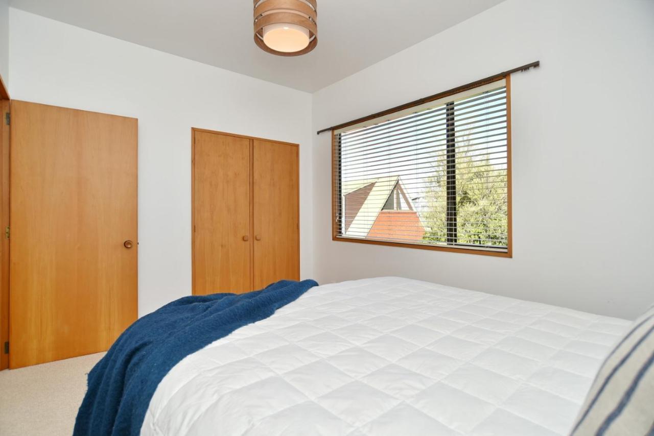 Bristol St - Christchurch Holiday Homes ภายนอก รูปภาพ