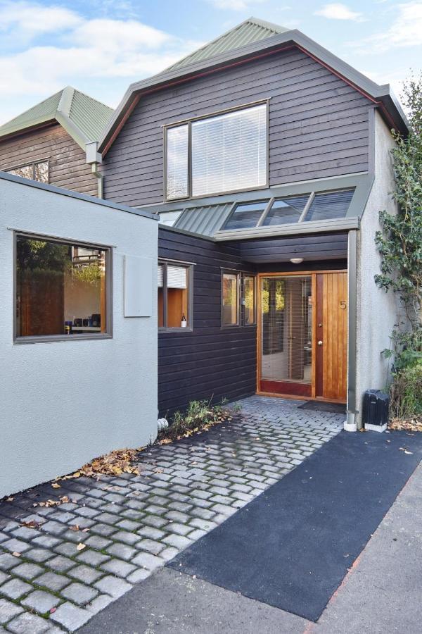 Bristol St - Christchurch Holiday Homes ภายนอก รูปภาพ