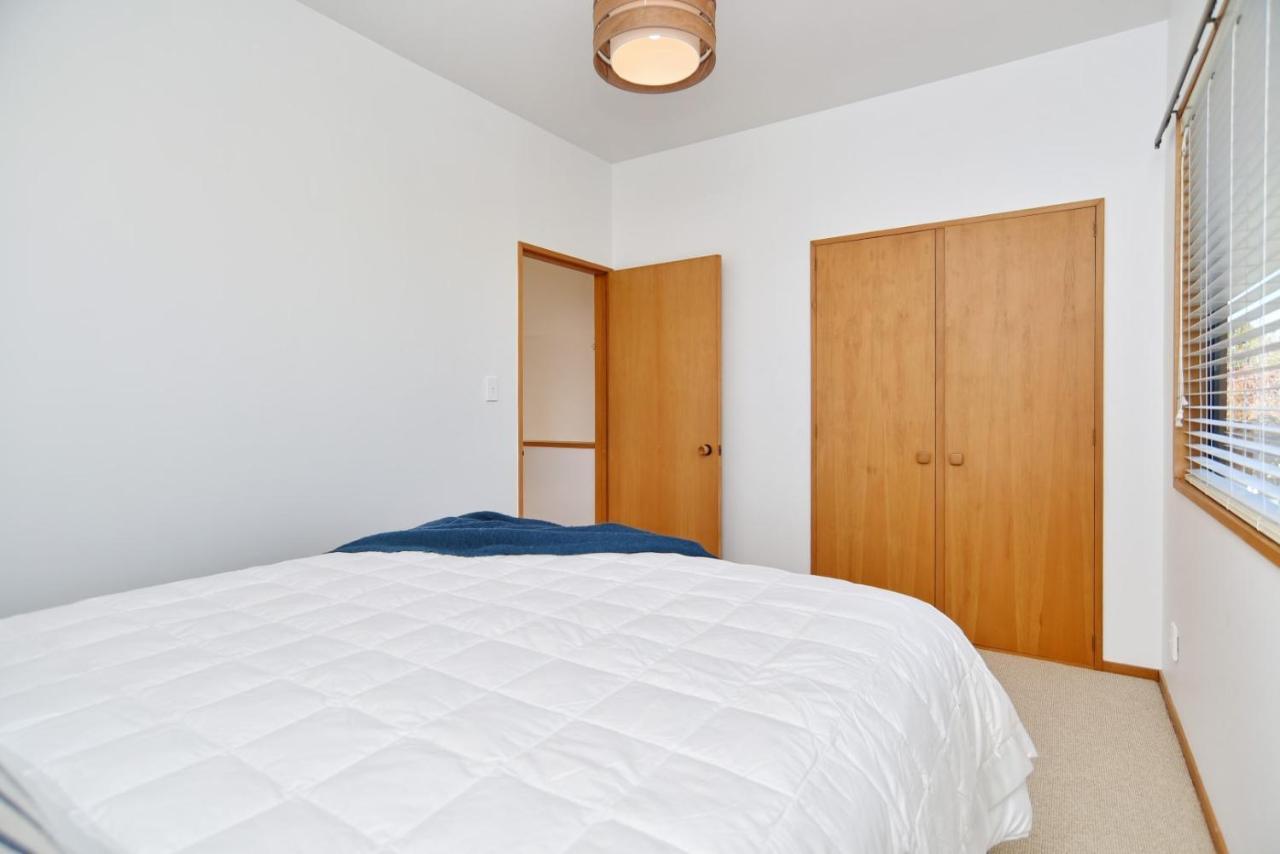 Bristol St - Christchurch Holiday Homes ภายนอก รูปภาพ