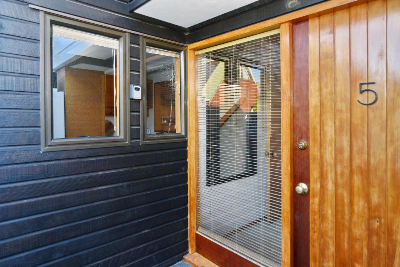 Bristol St - Christchurch Holiday Homes ภายนอก รูปภาพ