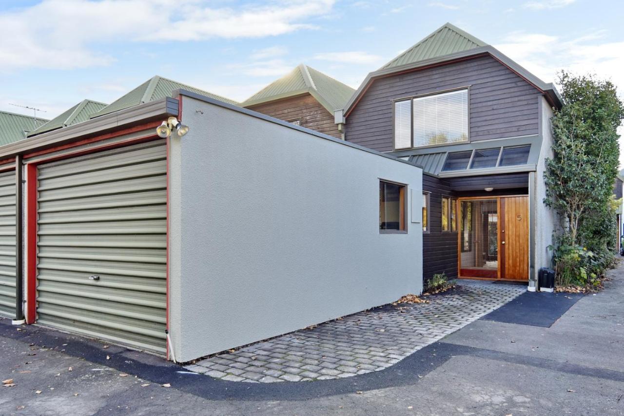 Bristol St - Christchurch Holiday Homes ภายนอก รูปภาพ